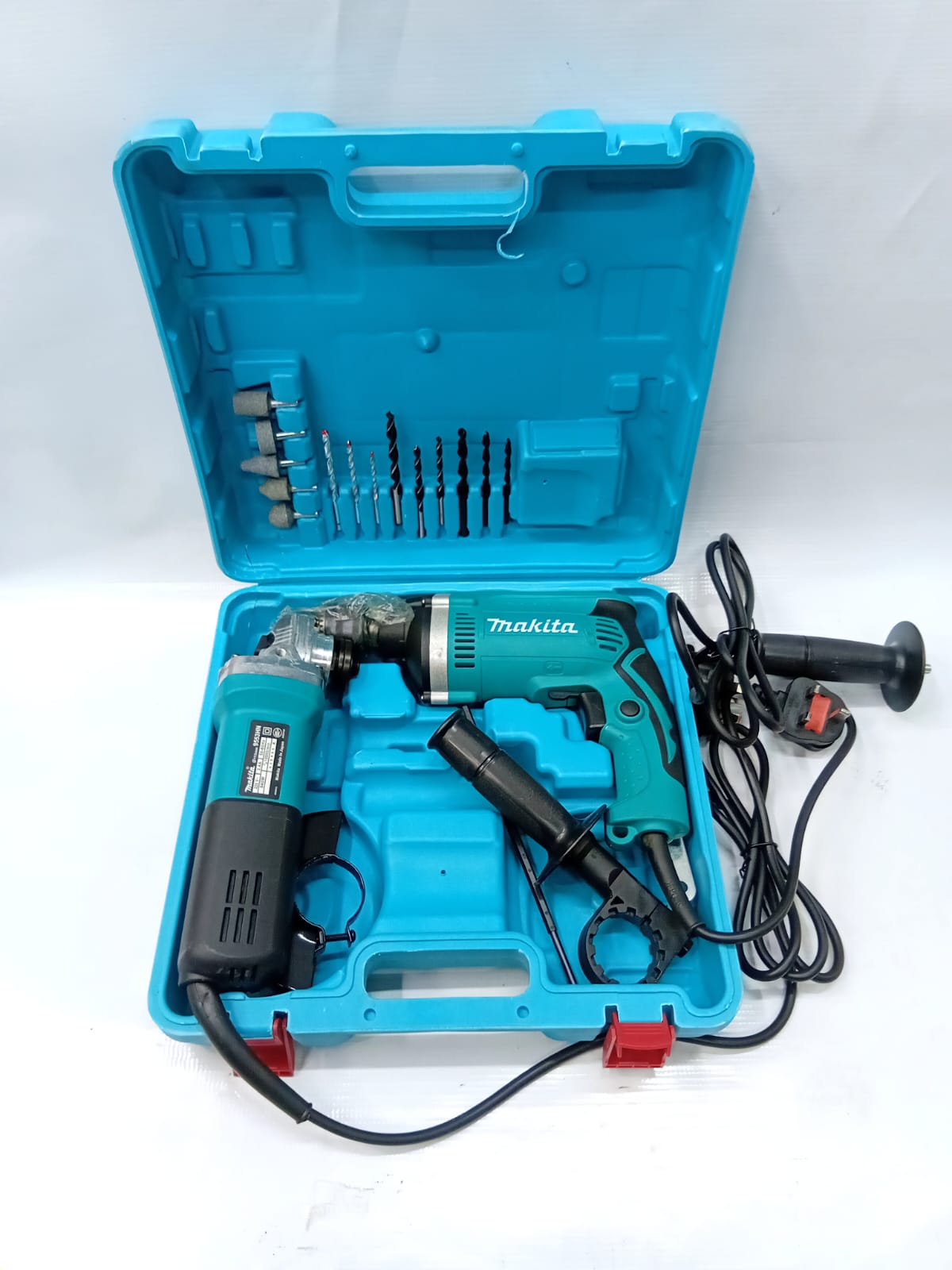 MAKITA 3 in 1 Combo: 500Ah Welding, Impact Drill and 4.5" Grinder - Image 3
